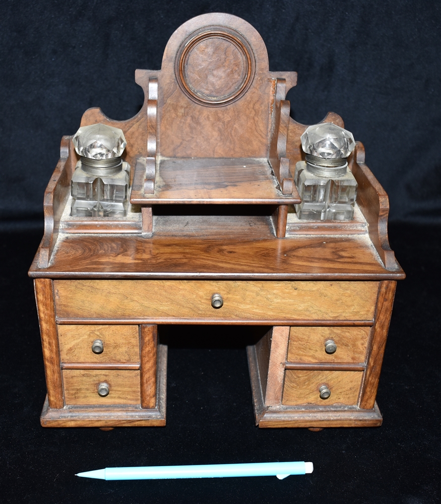 A VICTORIAN OLIVEWOOD 'APPRENTICE PIECE' DESK STAND fitted with two inkwells, 24cm wide Condition - Image 2 of 4
