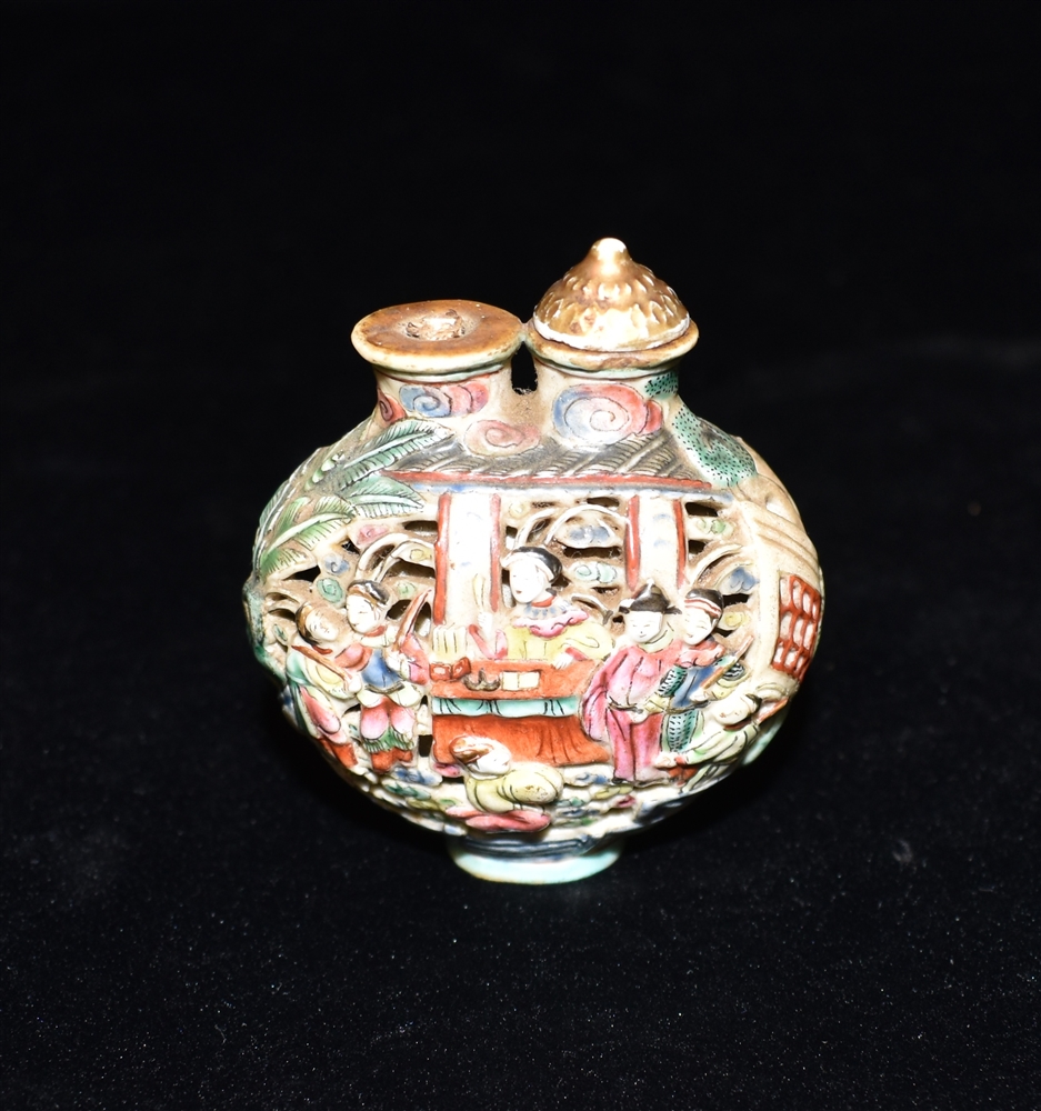 A CHINESE DOUBLE SNUFF BOTTLE the reticulated body decorated with figures and buildings and - Image 2 of 8