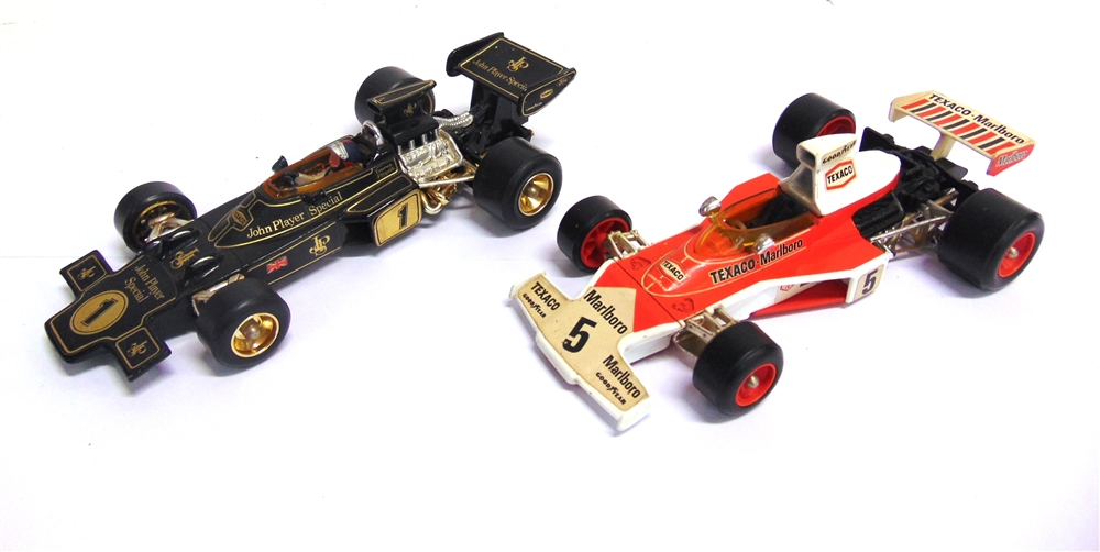 THIRTEEN CORGI DIECAST MODEL FORMULA 1 & OTHER RACING CARS including a 1/18 scale Lotus John - Image 2 of 3