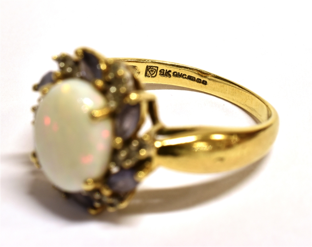 QVC 9CT GOLD OPAL CLUSTER RING The oval white Pinfire opal measuring approx 1 x 0.8cm in a mount - Bild 3 aus 3
