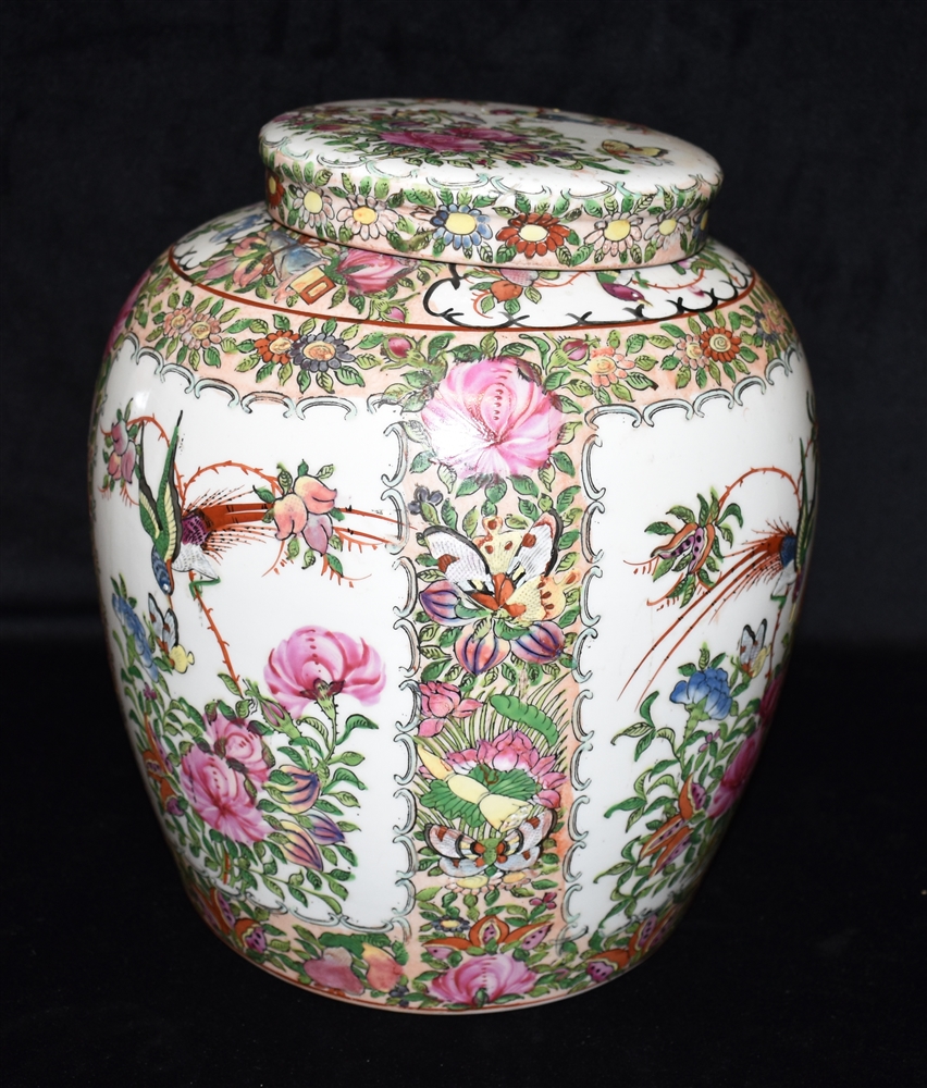 A LARGE CHINESE LIDDED JAR decorated with birds and foliage, 27cm high Condition Report : good - Image 2 of 4