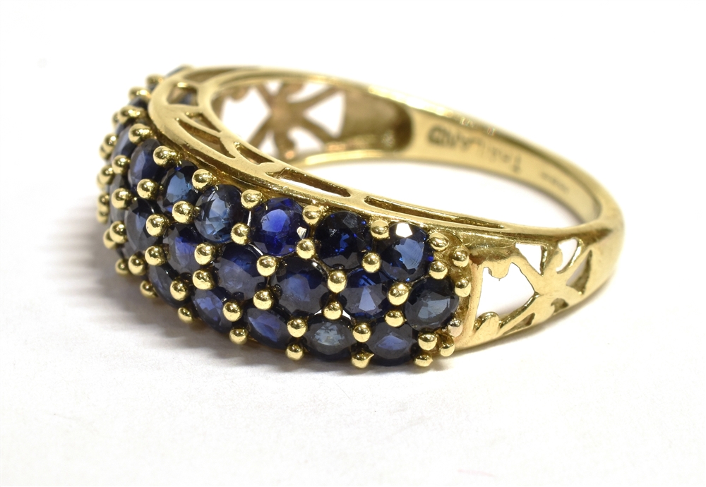 A 9CT GOLD SAPPHIRE CLUSTER RING The cluster made up of a triple row of small near black - Bild 2 aus 4