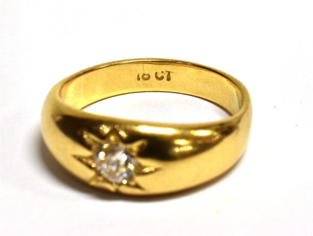 A STAMPED 18CT OLD CUT DIAMOND SOLITAIRE GYPSY RING The old cut diamond measuring approx 3.5mm in - Bild 3 aus 3