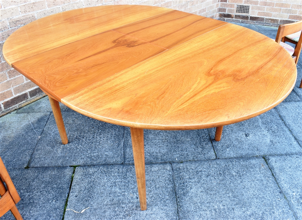 A G-PLAN STYLE TEAK EXTENDING CIRCULAR DINING TABLE and five chairs, the table 122cm diameter, 166cm - Image 2 of 2