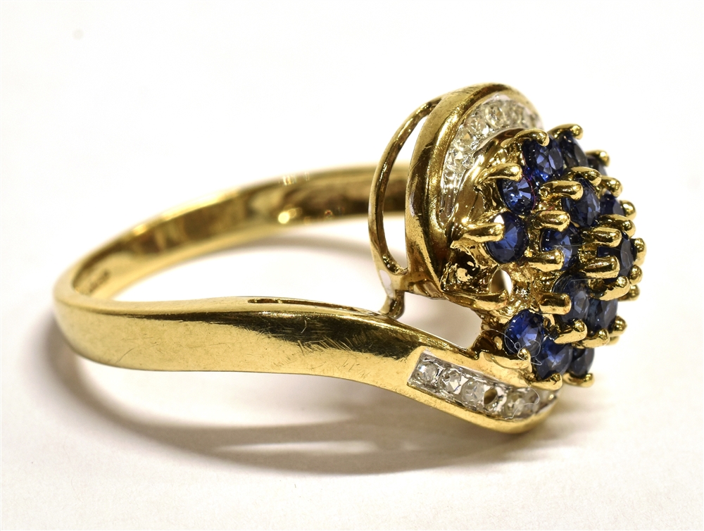 QVC 9CT GOLD, GEM SET WRAP OVER CLUSTER RING The cluster set with blue gemstones with a diamond - Bild 2 aus 4