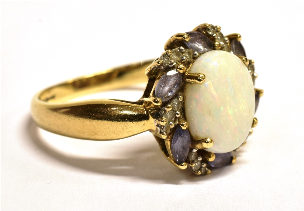 QVC 9CT GOLD OPAL CLUSTER RING The oval white Pinfire opal measuring approx 1 x 0.8cm in a mount - Bild 2 aus 3