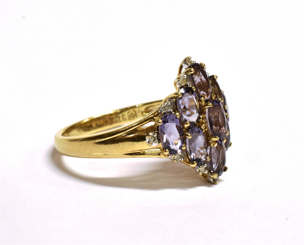 A 9CT GOLD AMETHYST CLUSTER RING The lozenge shaped cluster set with nine round cut light - Bild 2 aus 4