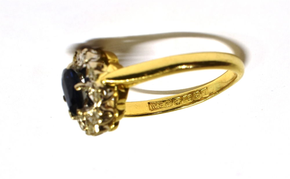 18CT GOLD SAPPHIRE CLUSTER RING The cluster measuring 1.1 x 0.9cm and set with a central oval blue - Image 4 of 4