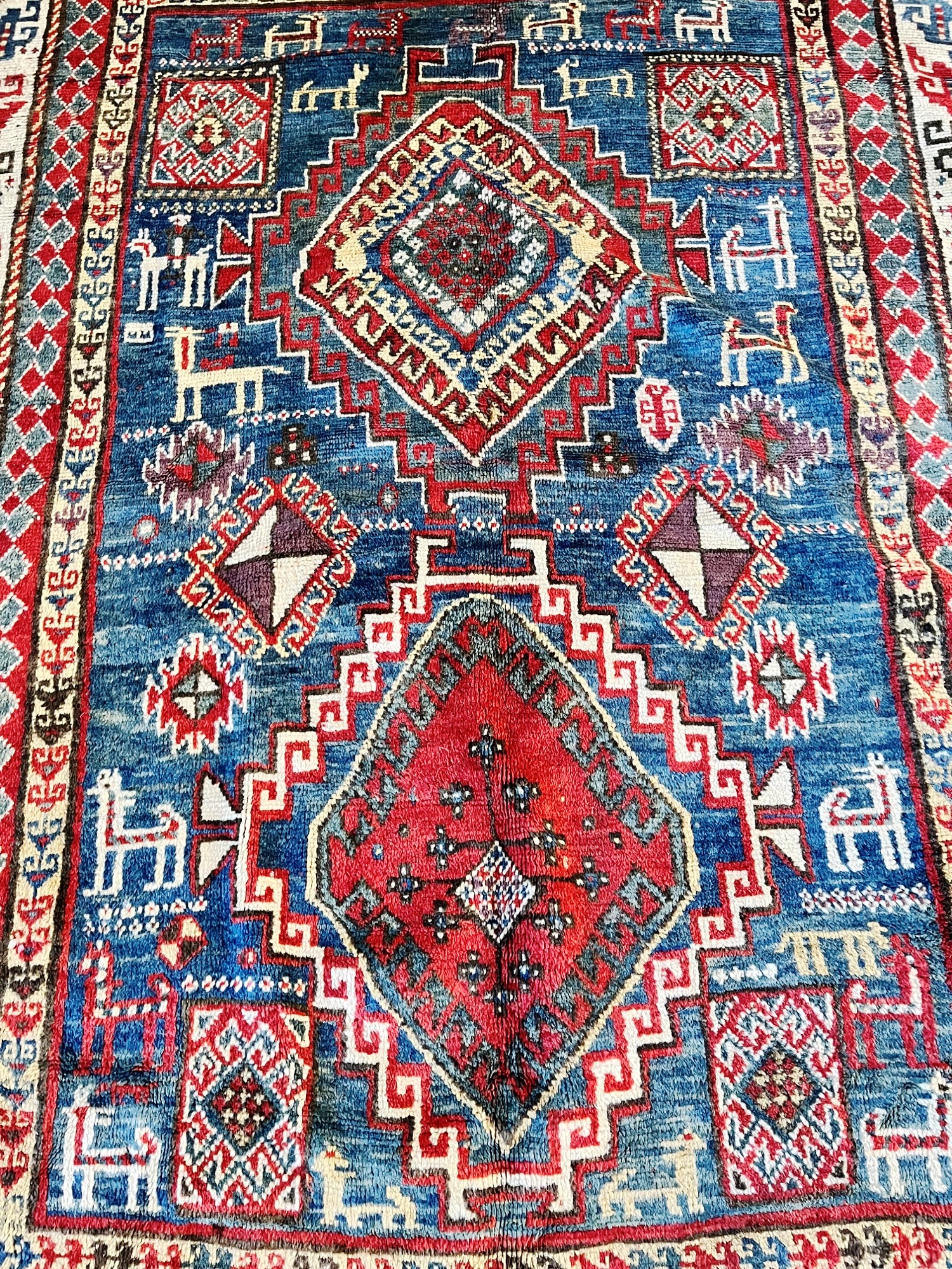 A RED/BLUE GROUND RUG decorated with two medallions and stylised animals, 205cm x 151cm - Image 3 of 7