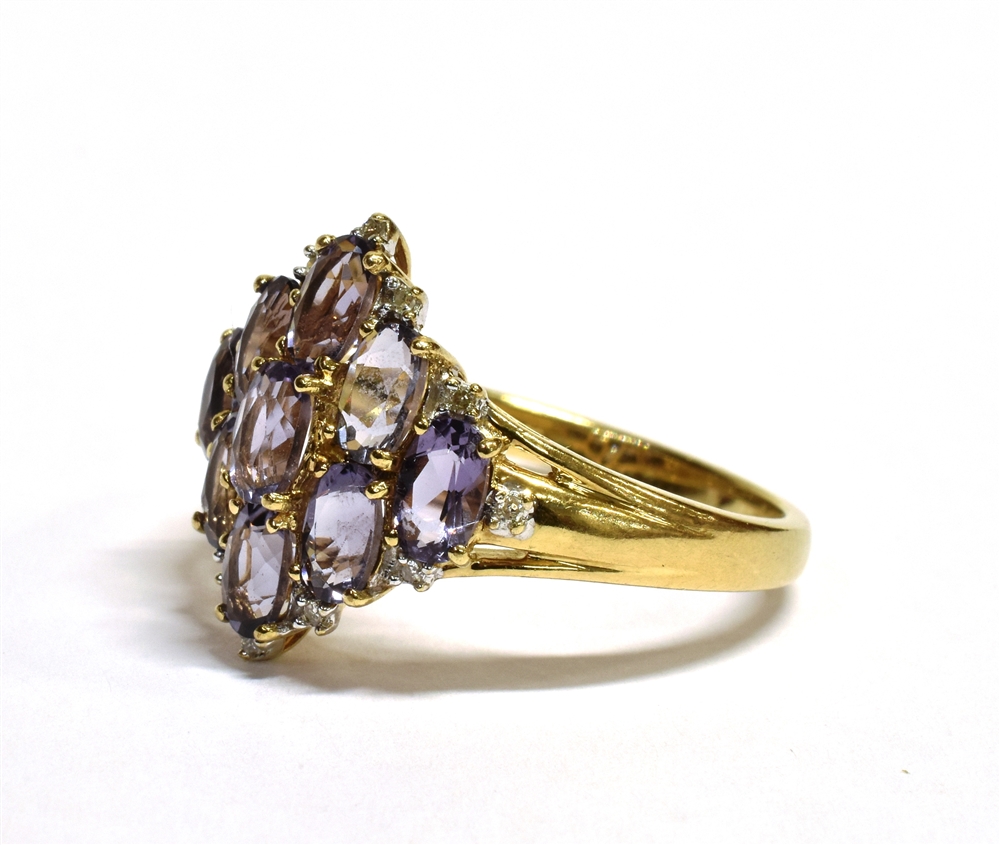 A 9CT GOLD AMETHYST CLUSTER RING The lozenge shaped cluster set with nine round cut light - Bild 3 aus 4