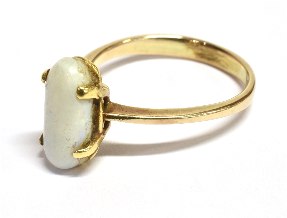 WHITE PINFIRE OPAL RING The oval opal measuring 1.3 x 0.6cm on an unmarked yellow metal shank with - Bild 3 aus 3
