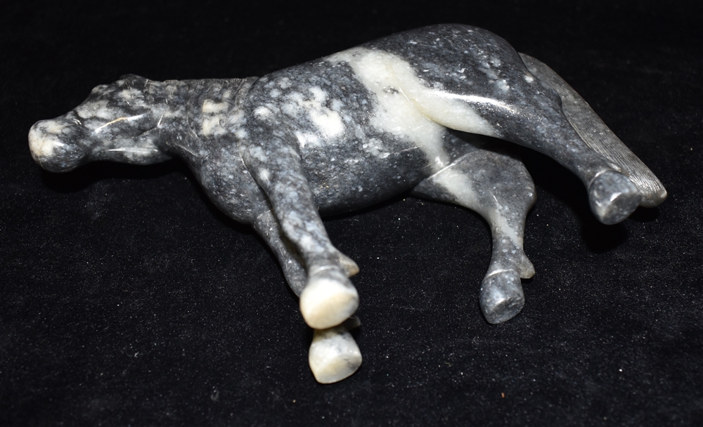 A CHINESE CARVED HARDSTONE FIGURE OF A HORSE with finely carved mane and tail, 16cm high Condition - Image 4 of 4