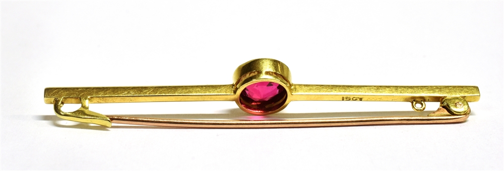 A MARKED 15CT PINK SPINEL BAR BROOCH Length 5.6cm, round cut spinel diameter 8mm, weight 3.5g - Bild 2 aus 3