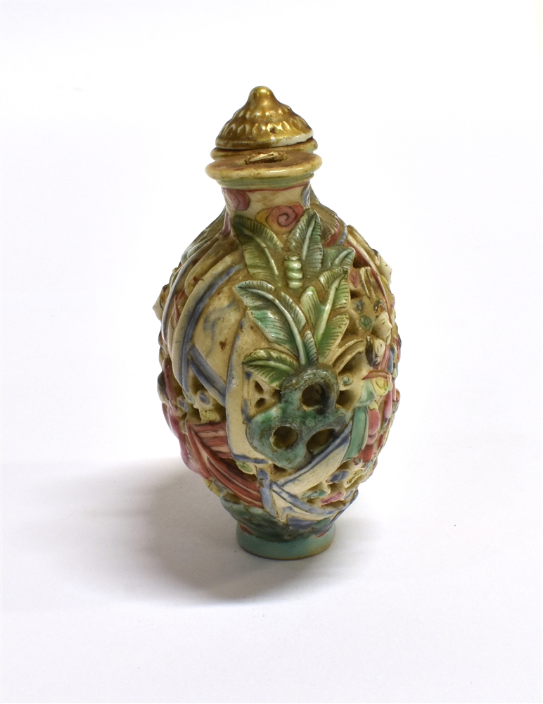 A CHINESE DOUBLE SNUFF BOTTLE the reticulated body decorated with figures and buildings and - Image 5 of 8