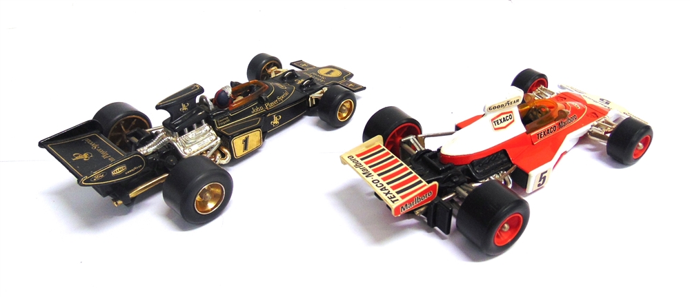 THIRTEEN CORGI DIECAST MODEL FORMULA 1 & OTHER RACING CARS including a 1/18 scale Lotus John - Image 3 of 3
