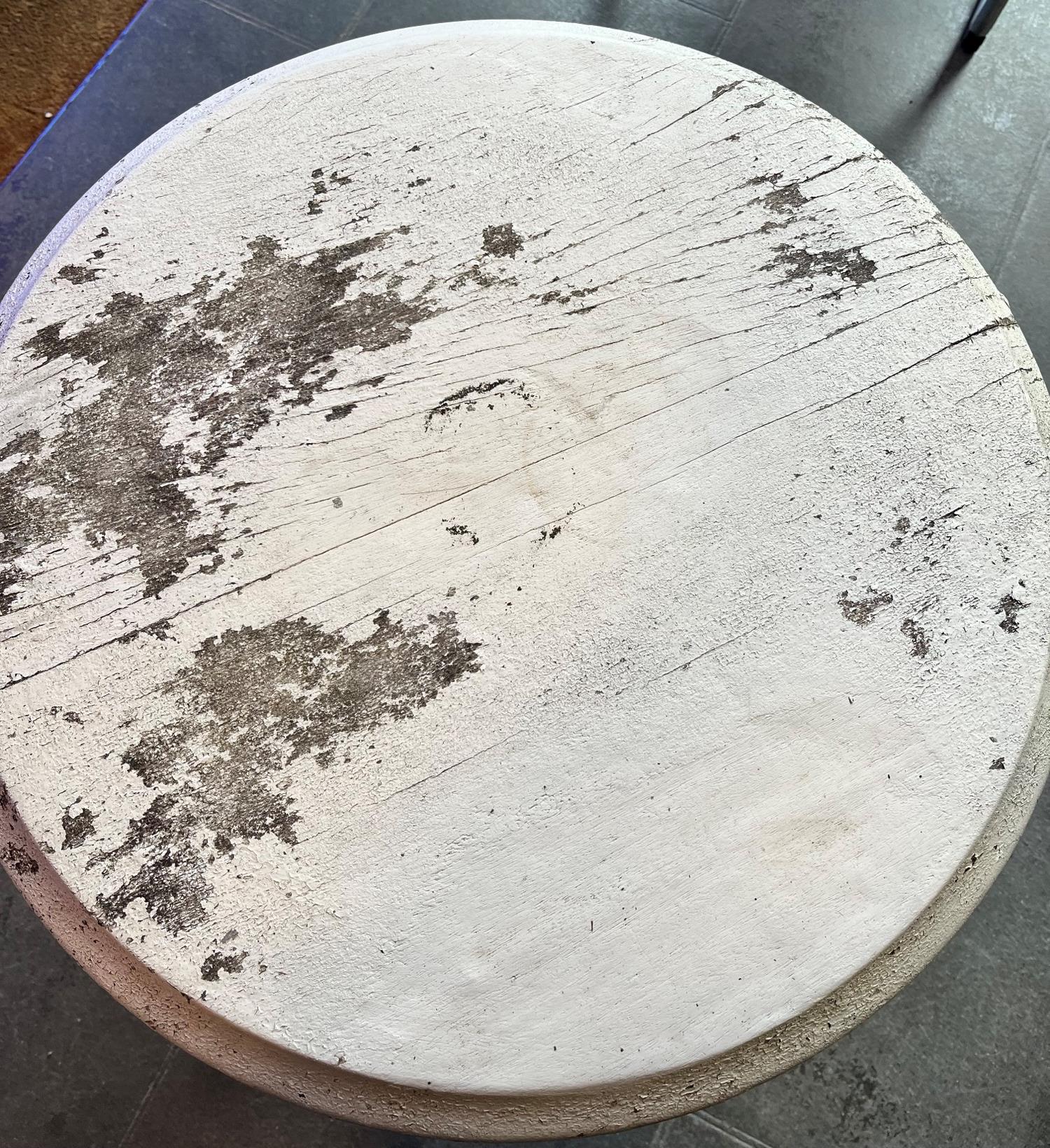 A CAST IRON BASE PUB TABLE the circular top 59cm diameter Condition Report : not old, but reasonable - Image 3 of 3