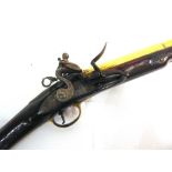 A FLINTLOCK BLUNDERBUSS early 19th century, the 40.5cm (16 inch) brass barrel of octagonal to