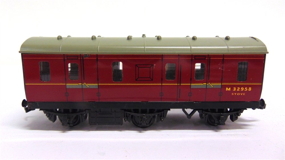 [OO GAUGE]. TWENTY-TWO ASSORTED HORNBY DUBLO WAGONS including a B.R. Mk I 'Stove' 6-wheel - Image 3 of 3