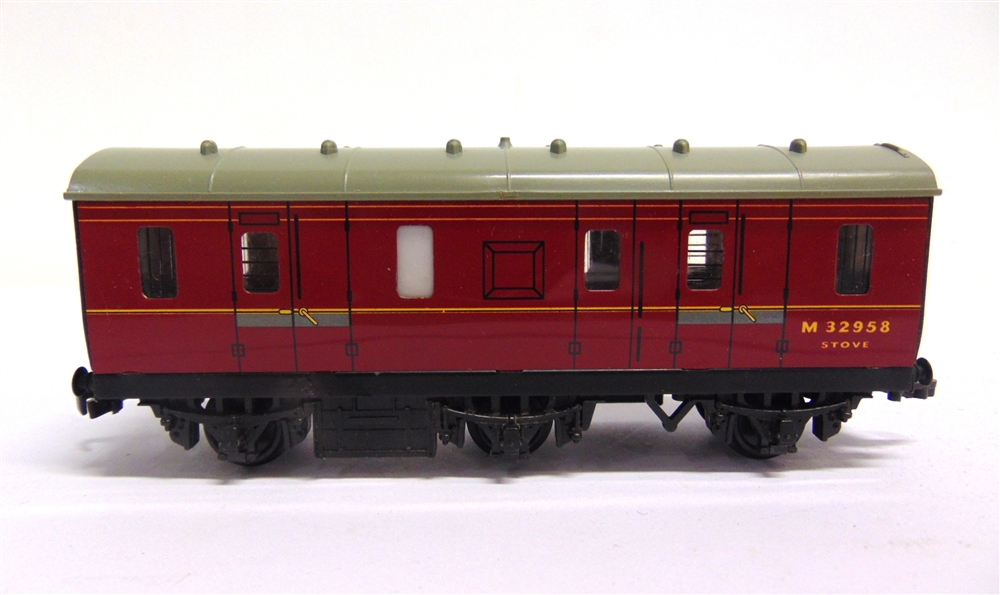 [OO GAUGE]. TWENTY-TWO ASSORTED HORNBY DUBLO WAGONS including a B.R. Mk I 'Stove' 6-wheel - Image 2 of 3