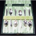 BOXED SET OF SILVER TEASPOONS Six silver teaspoons in silk lined presentation box. Hallmarked