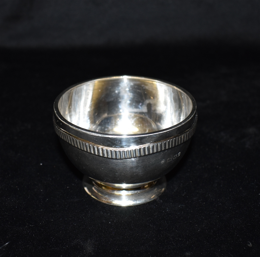 ANTIQUE SILVER ROSE BOWL Stands 5.5cm tall, 8.6cm diameter, simple ridged ribbon decoration to