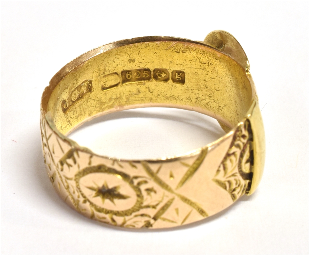 ANTIQUE 15CT ENGRAVED BELT RING Heavily engraved band with belt buckle to front, which is 1.2cm - Image 2 of 3