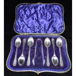 CASED SET OF SIX SILVER SPOONS & TONGS Presented in silk and velvet presentation box. Teaspoons
