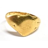 18CT GOLD SIGNET RING Vintage signet ring with plain cartouche. Hallmarked 18. Ring size P 1/2.