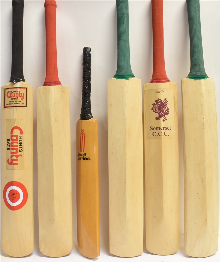 SIX ASSORTED SIGNED CRICKET BATS Sri Lanka 1998 Touring Squad; Somerset County Cricket Club; - Image 3 of 3