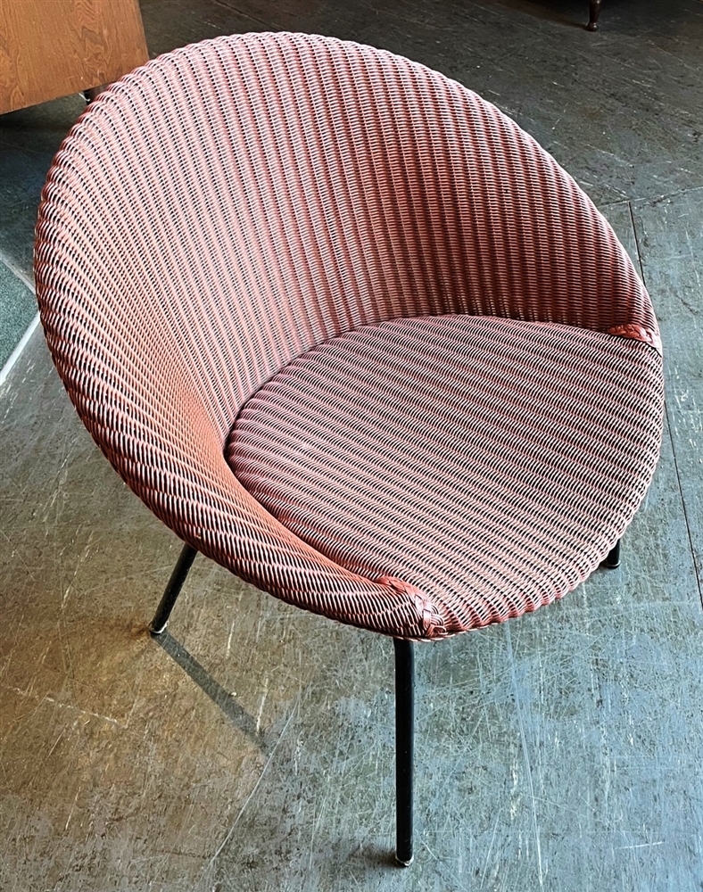 A PINK LLOYD LOOM SATELLITE CHAIR on steel supports, 'LLOYD LOOM A LUSTY PRODUCT' label to underside - Image 2 of 4