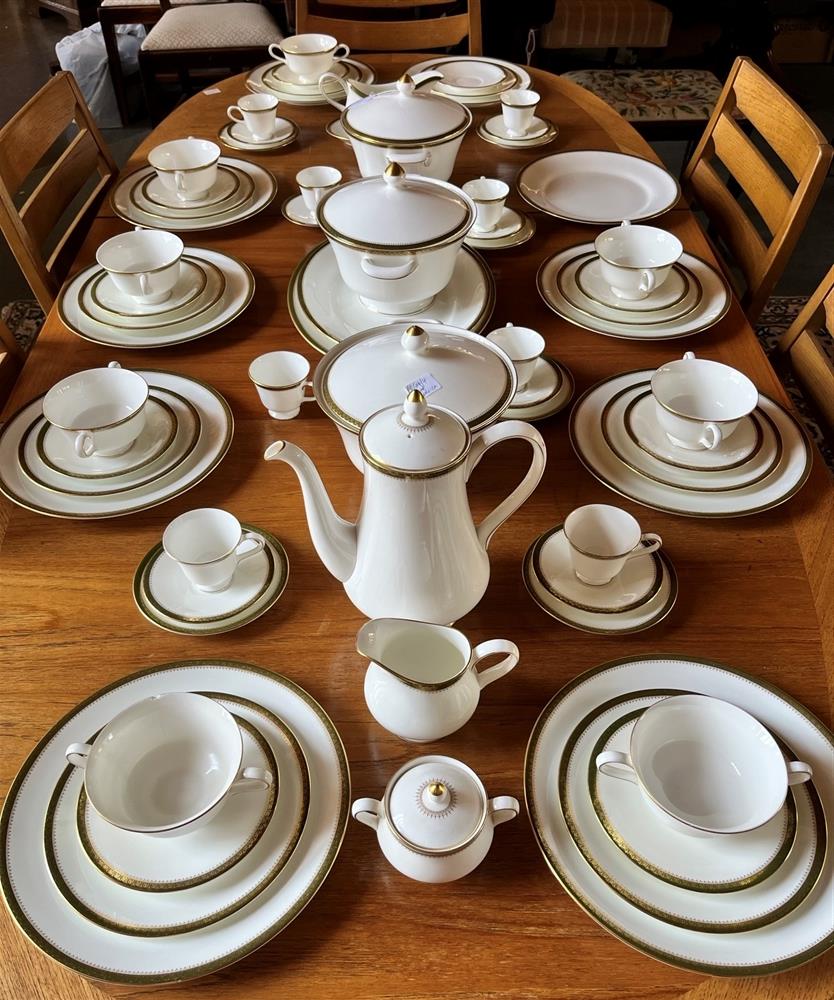 AN EXTENSIVE COLLECTION OF WEDGWOOD 'CHESTER' COFFEE AND DINNER WARE comprising coffee pot, cream