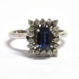 SAPPHIRE & DIAMOND 18CT WHITE GOLD RING Rectangular claw set cluster with central dark blue sapphire