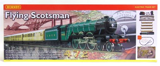 [OO GAUGE]. A HORNBY NO.R1039, FLYING SCOTSMAN TRAIN SET comprising an L.N.E.R. Class A1 4-6-2