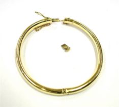 14CT GOLD HINGED BANGLE Plain oval profile, with hinge to one side and push in, tongue style clasp