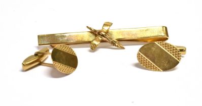 9CT GOLD CUFFLINKS & TIE PIN A pair of oval cufflinks, hallmarked 375 Birmingham 1988. Also a 6.