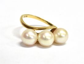 WHITE CULTURED PEARL 14CT GOLD RING Three approx 6.6-6.9mm round white pearls obliquely set in a