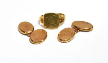9CT GOLD CUFFLINKS & SIGNET RING A pair of plain oval chain link cufflinks, hallmarked 375