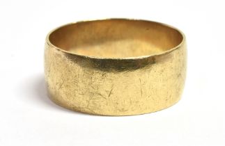 9CT GOLD RING Hallmarked for London 1972. Ring size Y 1/2. Weight 7.8 grams. Size 9.7mm wide.