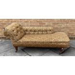 A VICTORIAN BUTTON UPHOLSTERED CHESTERFIELD TYPE CHAISE LONGUE on spiral turned mahogany supports,