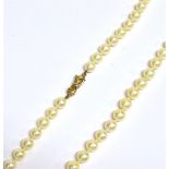 STRAND OF CULTURED WHITE PEARLS 40cm long, approx 5.9-6.4mm round/off round cultured pearls, with