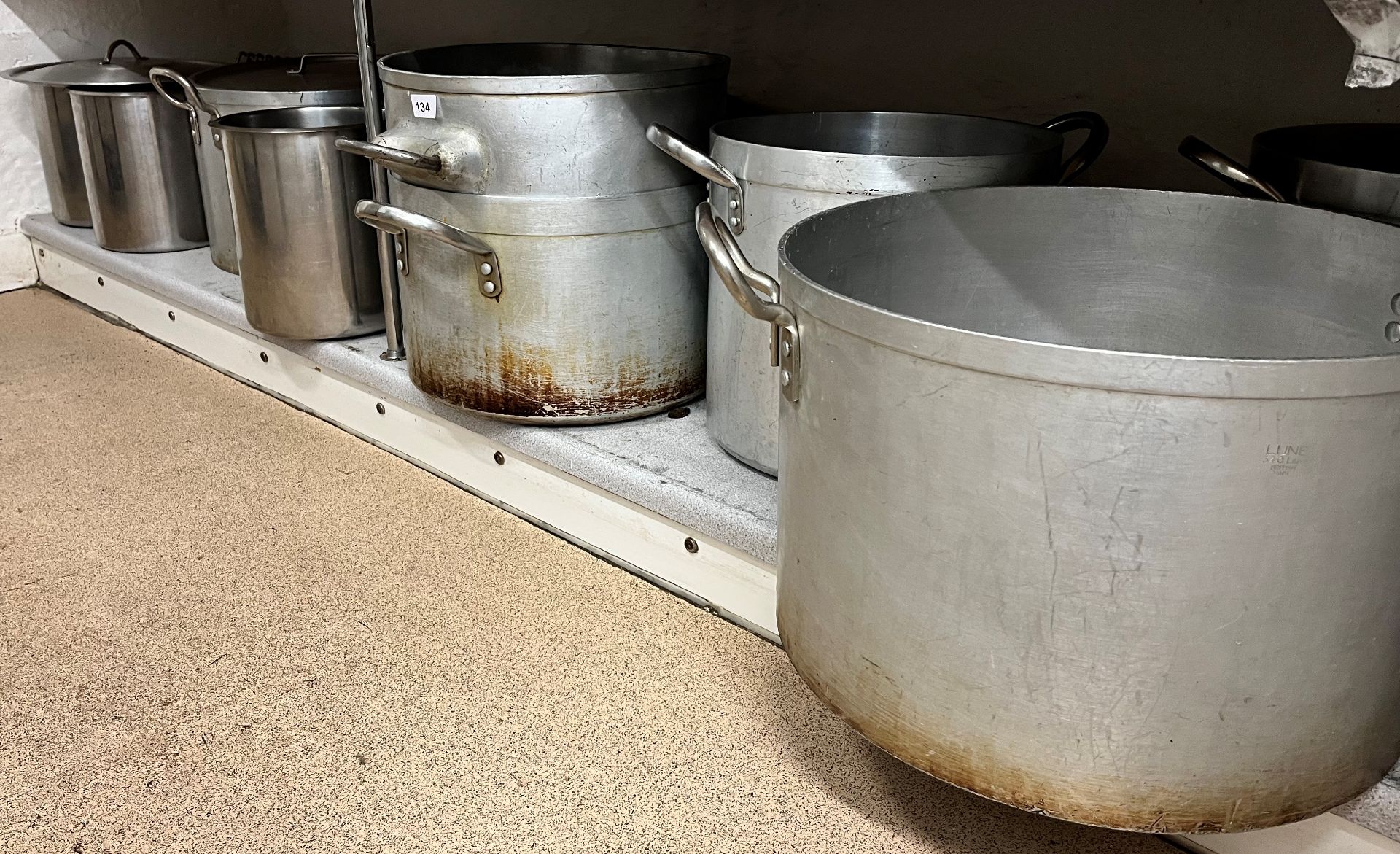 QUANTITY OF LARGE METAL COOKING POTS