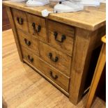 CHEST WITH GRADUATED DRAWERS