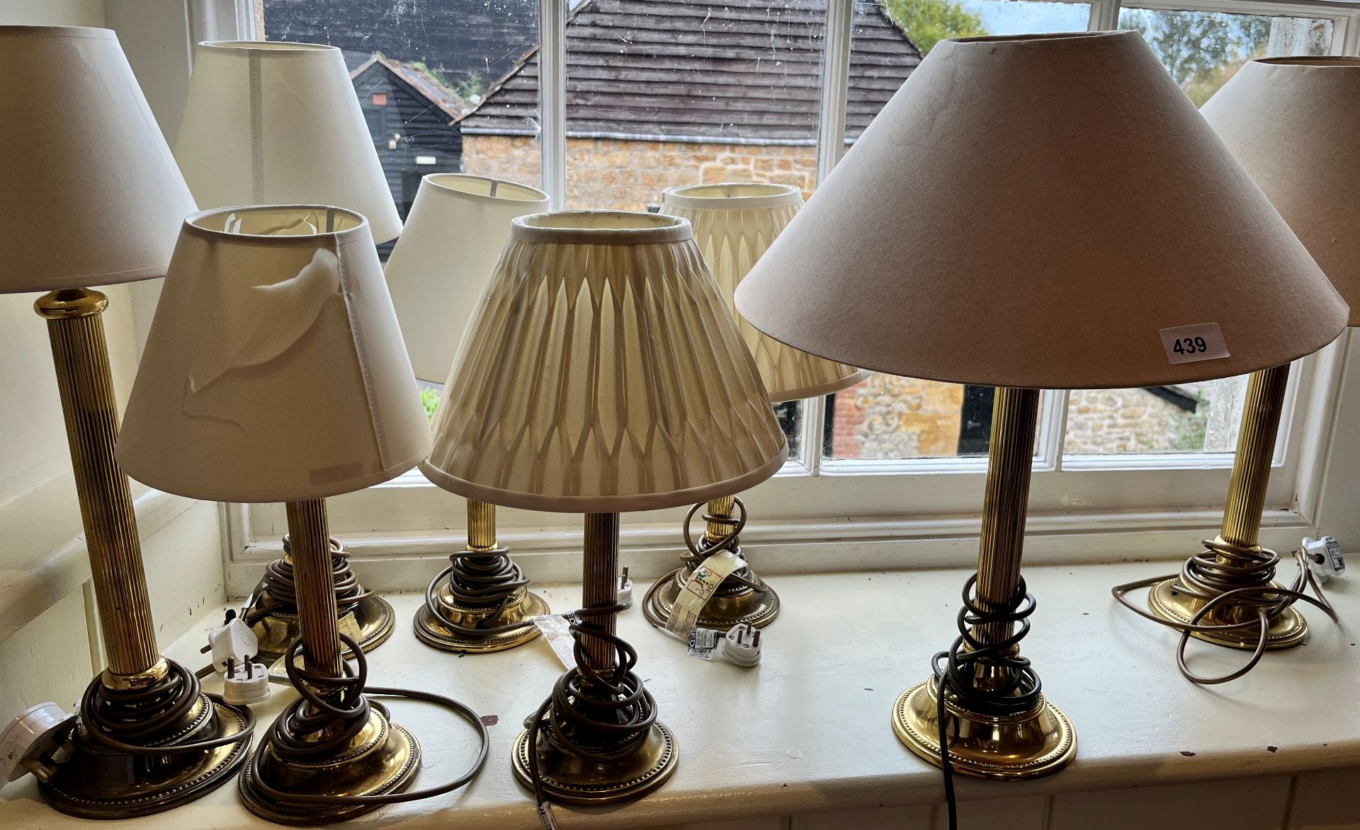 QUANTITY OF LAMPS AND SHADES