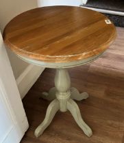 SMALL CIRCULAR TABLE