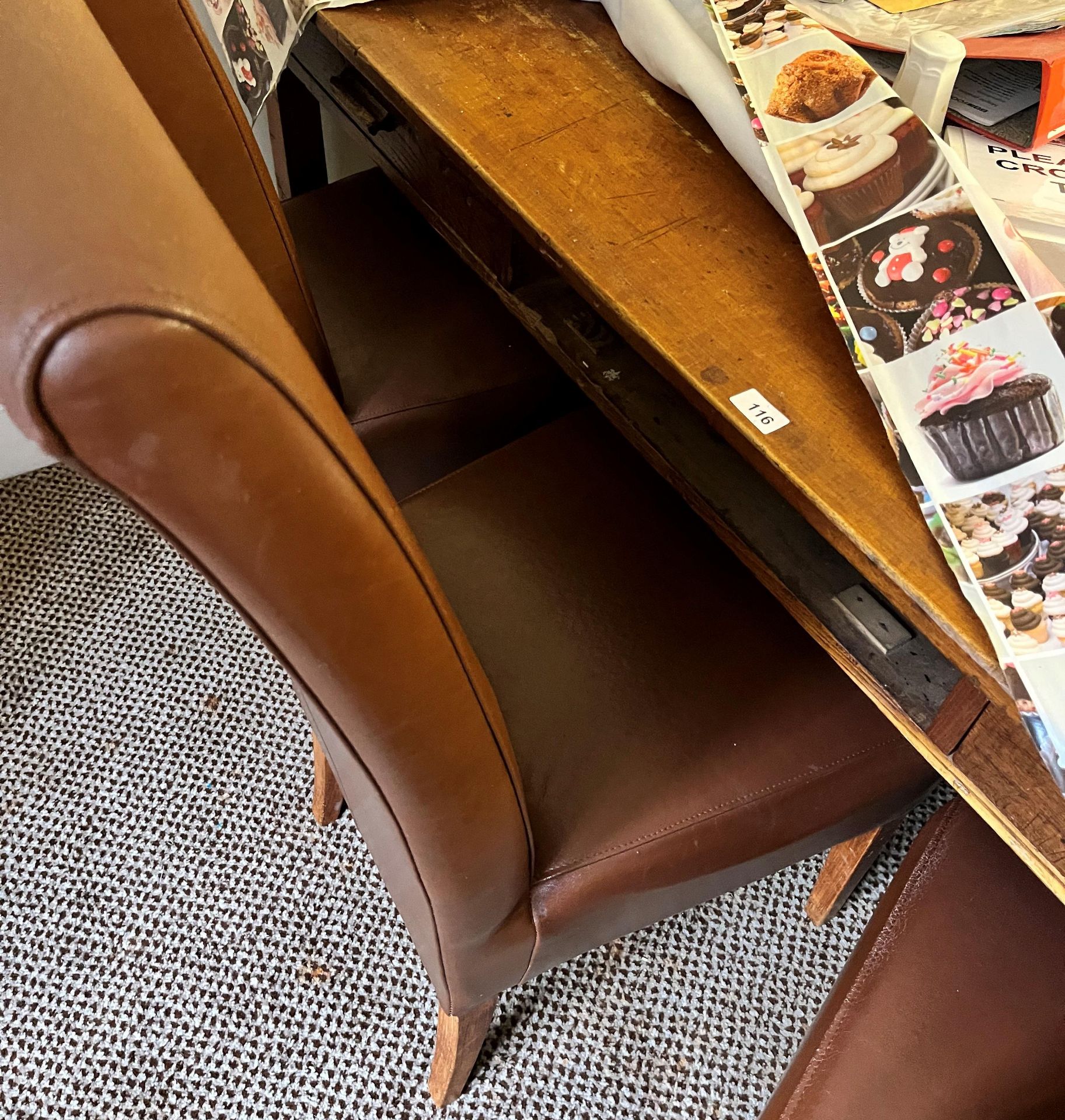 PINE KITCHEN TABLE AND FIVE CHAIRS - Bild 2 aus 3