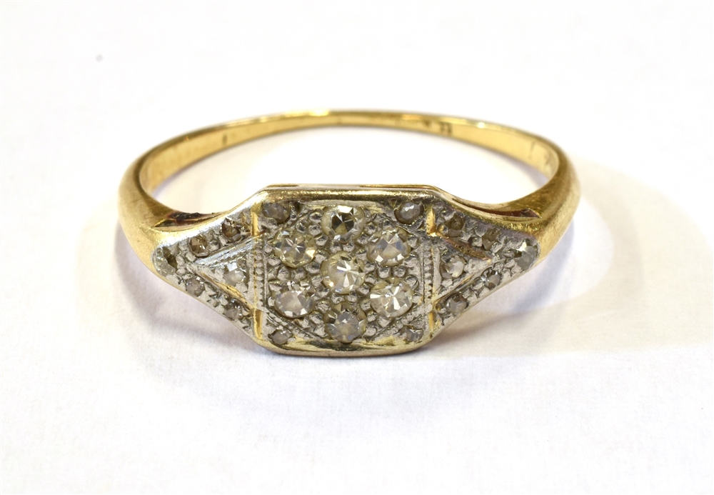 18CT GOLD & PLATINUM RING Pave set single cut diamonds, est TDW 0.15 carats, set in platinum with an