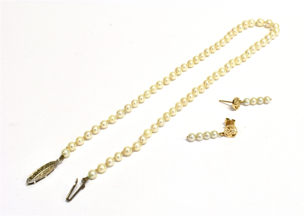 CULTURED WHITE PEARL NECKLACE & EARRINGS Necklace 42cm long, round/off round pearls, approx 3.9-6.