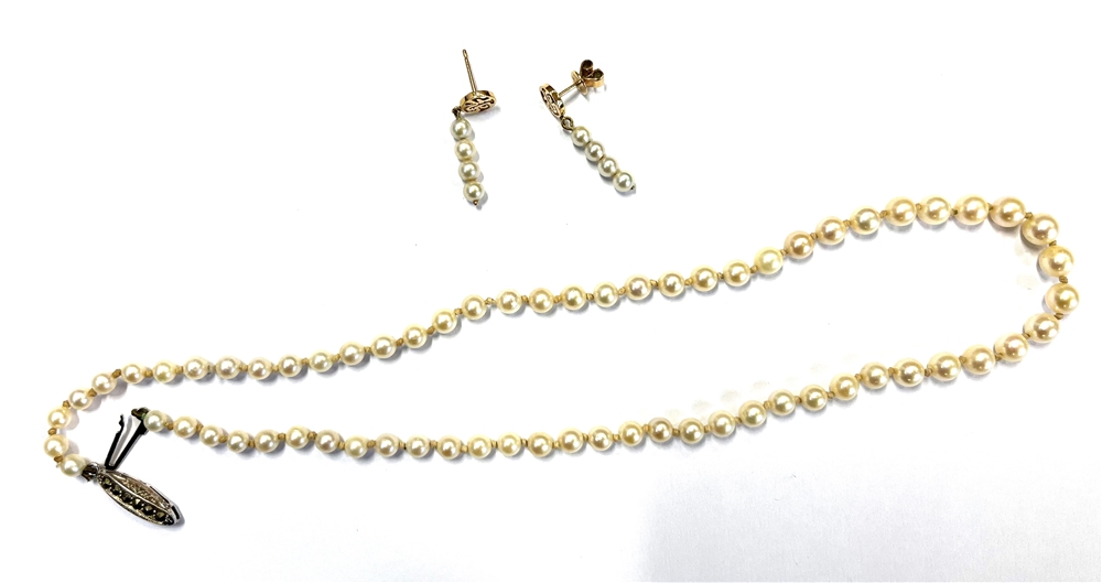 CULTURED WHITE PEARL NECKLACE & EARRINGS Necklace 42cm long, round/off round pearls, approx 3.9-6. - Bild 3 aus 3