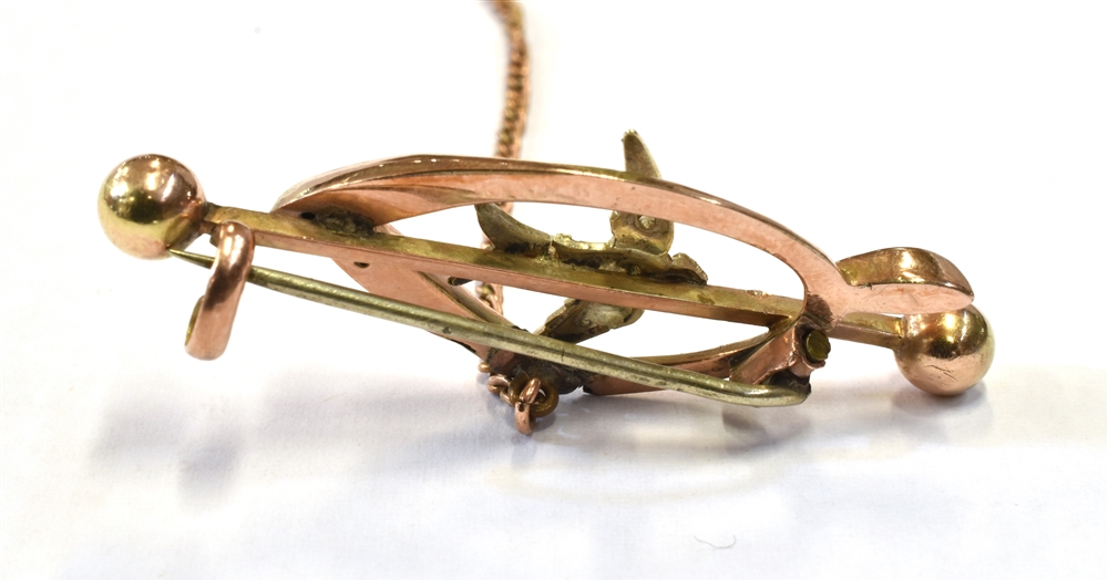 VICTORIAN SWALLOW & WISHBONE BROOCH 4.2cm long, 9ct rose gold (tested) wishbone and knife edge bar - Bild 2 aus 2