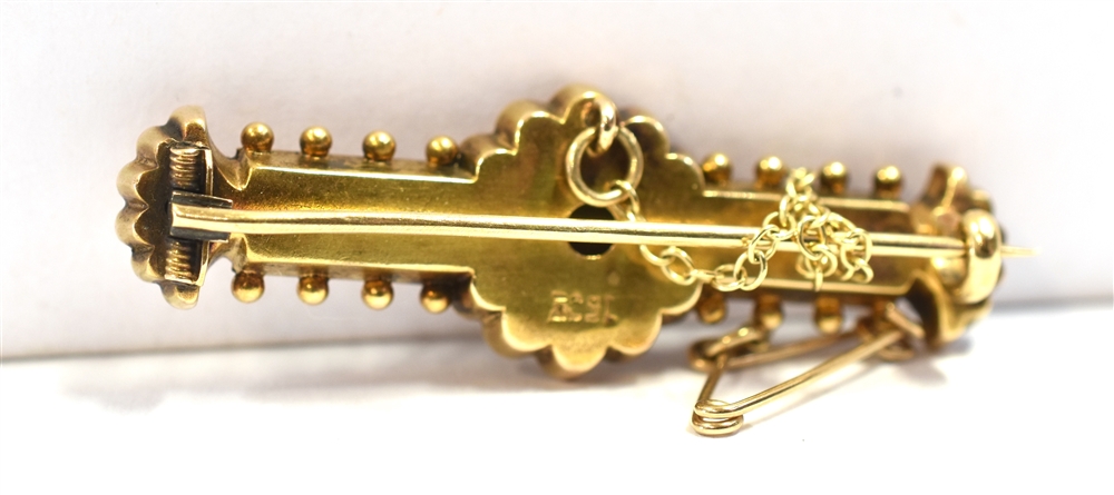 15CT GOLD DIAMOND SET BAR BROOCH 4.3cm long, decorated with canetille work and a star grain set - Bild 2 aus 2